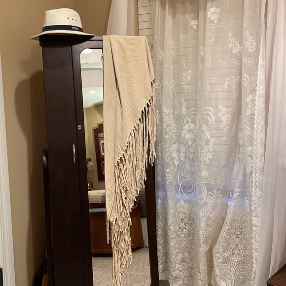 BOHO FRANCESCA’S SHAWL PONCHO WRAP WHITE BEIGE NWT - Picture 13 of 15